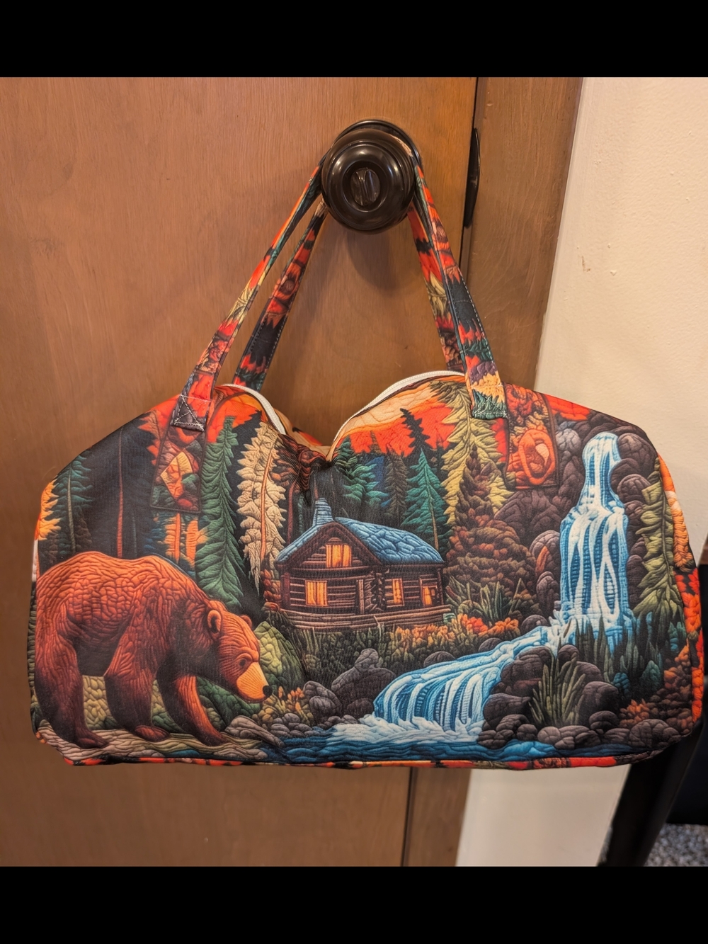 Scenic Cabin & Bear Travel Bag in Multicolor 18 X 10 X 9